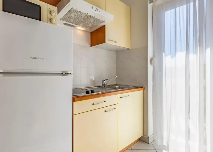 Rok 6 By Interhome Pula
