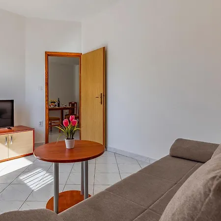 Rok 6 By Interhome Pola